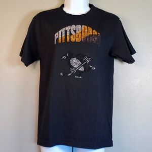 Women's Pittsburgh Penguins Tshirt. Black short sleeve, beaded. Small